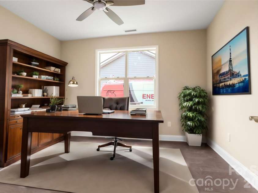 827B Wynnshire Drive, Hickory, NC 28601.  MLS# CAR4419001, YatesRealty ID 47673. 