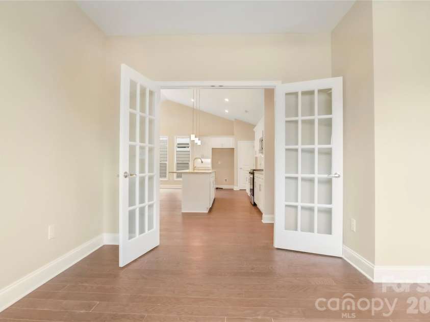 827B Wynnshire Drive, Hickory, NC 28601.  MLS# CAR4419001, YatesRealty ID 47673. 