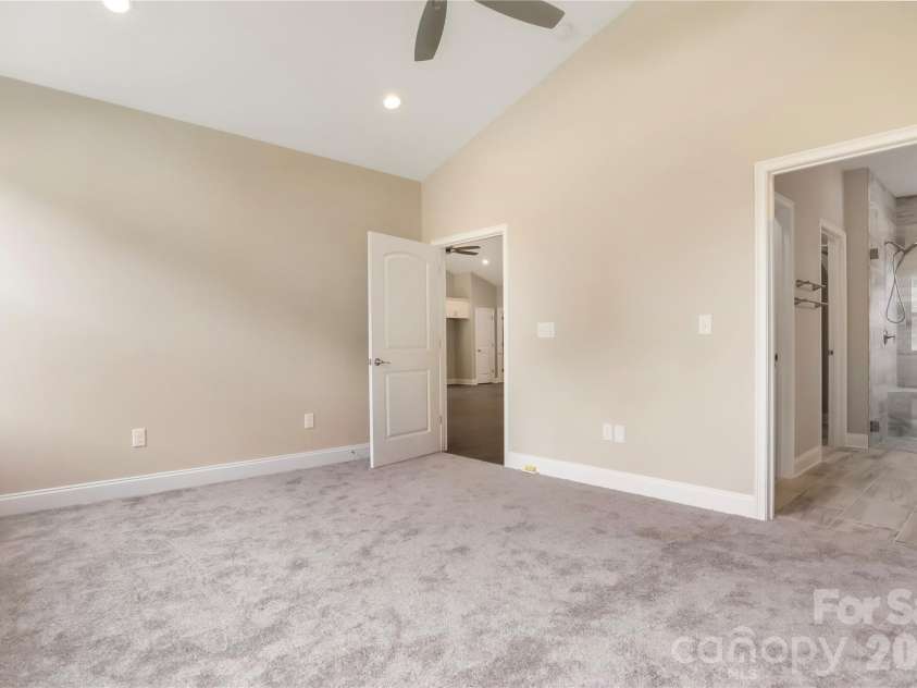 827B Wynnshire Drive, Hickory, NC 28601.  MLS# CAR4419001, YatesRealty ID 47673. 