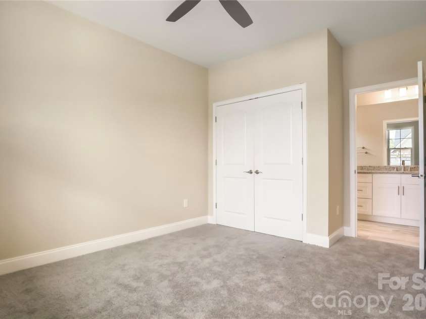 827B Wynnshire Drive, Hickory, NC 28601.  MLS# CAR4419001, YatesRealty ID 47673. 