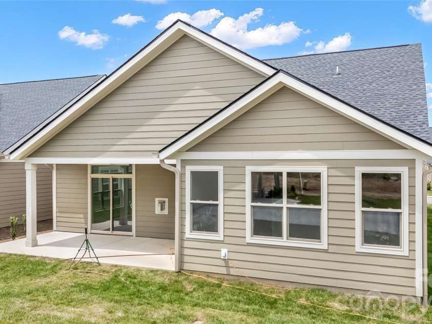 827B Wynnshire Drive, Hickory, NC 28601.  MLS# CAR4419001, YatesRealty ID 47673. 