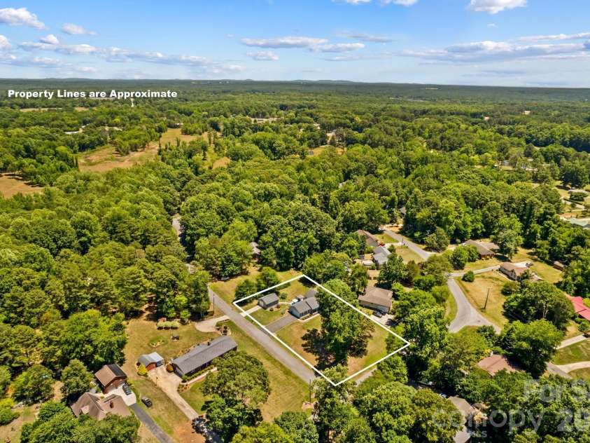465 Bonanza Drive, Salisbury, NC 28144.  MLS# CAR4395842, YatesRealty ID 47674. 