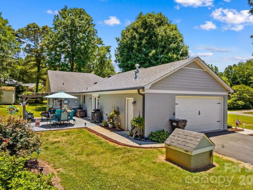 465 Bonanza Drive, Salisbury, NC 28144.  MLS# CAR4395842, YatesRealty ID 47674. 