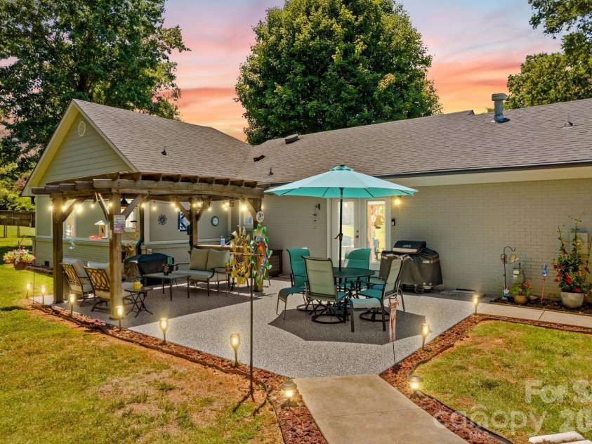465 Bonanza Drive, Salisbury, NC 28144.  MLS# CAR4395842, YatesRealty ID 47674. 