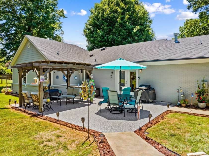 465 Bonanza Drive, Salisbury, NC 28144.  MLS# CAR4395842, YatesRealty ID 47674. 