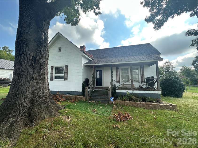 609 Front Street, Chesnee, SC 29323.  MLS# CAR4419514, YatesRealty ID 47678. 