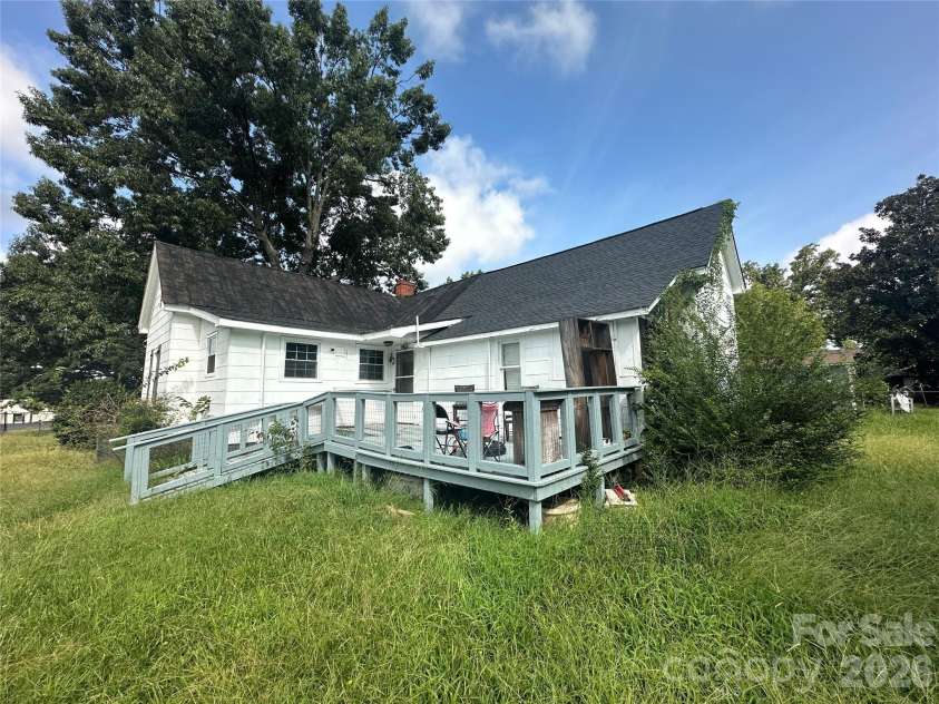 609 Front Street, Chesnee, SC 29323.  MLS# CAR4419514, YatesRealty ID 47678. 