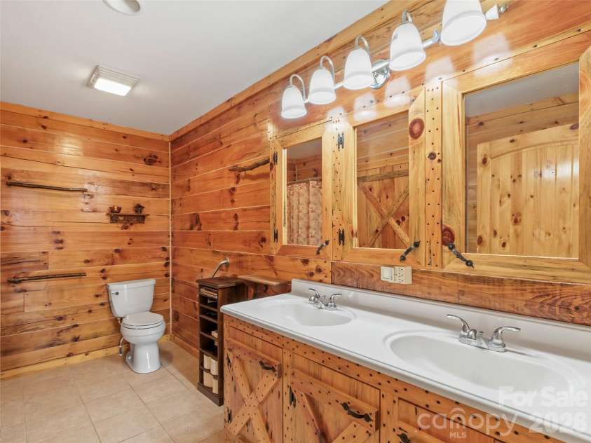 1447/1421 Ayers Mountain Road, Green Mountain, NC 28740.  MLS# CAR4315855, YatesRealty ID 4768. Primary bathroom