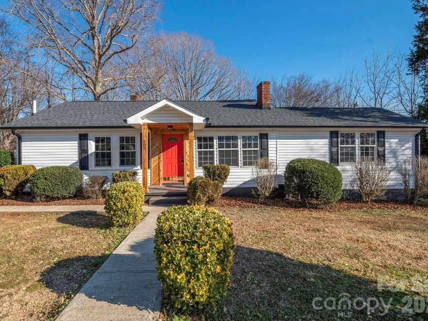 1705 Cloaninger Avenue, Statesville, NC 28625.  MLS# CAR4346871, YatesRealty ID 4768. 509 Eastside