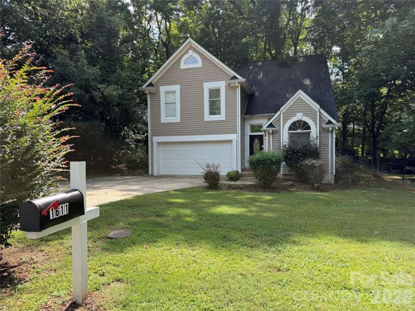 1611 Plantation Trail, Gastonia, NC 28056.  MLS# CAR4419193, YatesRealty ID 47682. 