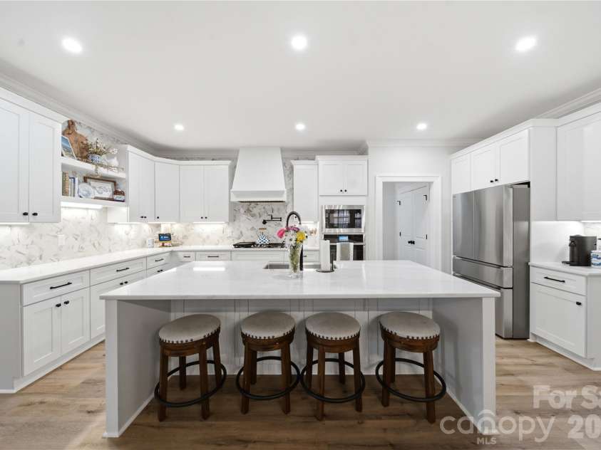531 Buckview Lane, Elgin, SC 29045.  MLS# CAR4418868, YatesRealty ID 47683. Chef’s Kitchen