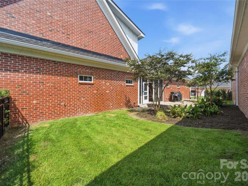 531 Buckview Lane, Elgin, SC 29045.  MLS# CAR4418868, YatesRealty ID 47683. Fully Fenced Private Courtyard