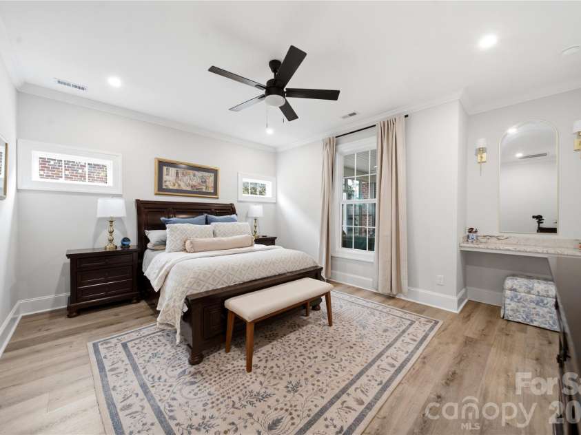 531 Buckview Lane, Elgin, SC 29045.  MLS# CAR4418868, YatesRealty ID 47683. Well Appointed Primary Suite