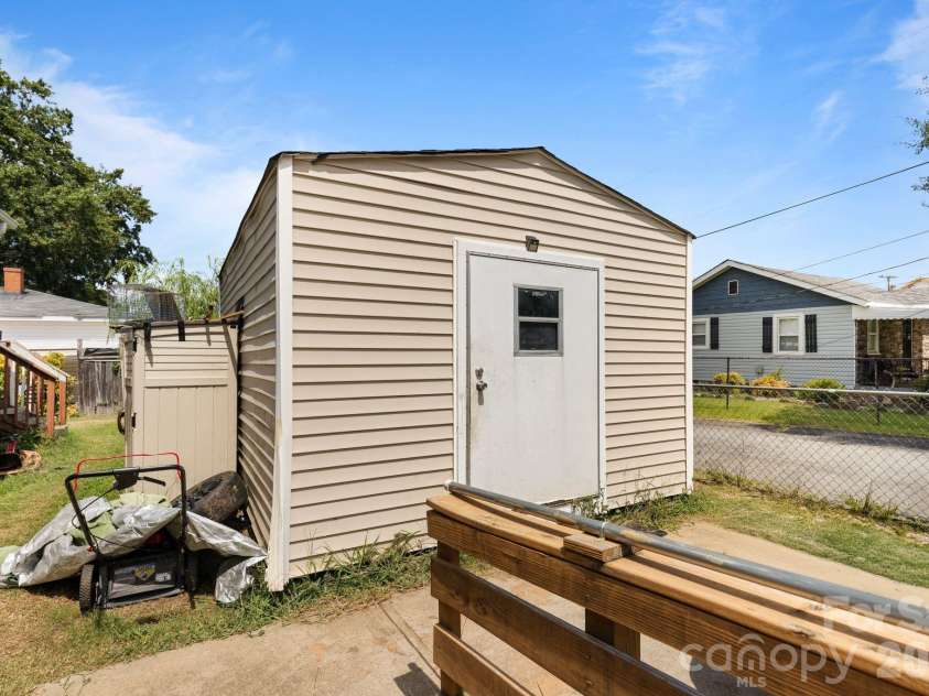 206 Oakland Avenue, Greer, SC 29650.  MLS# CAR4418978, YatesRealty ID 47684. 