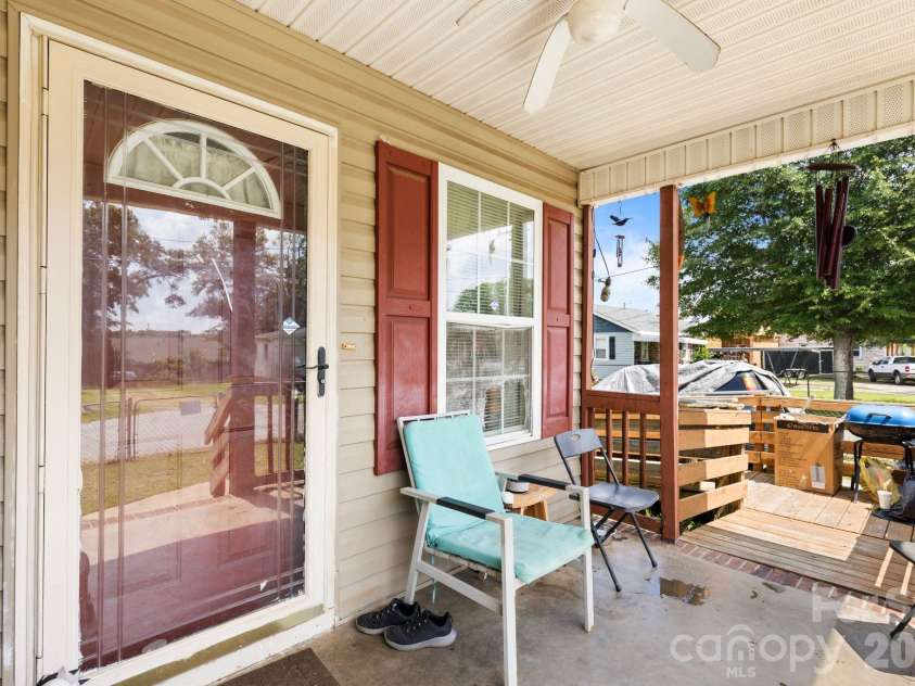 206 Oakland Avenue, Greer, SC 29650.  MLS# CAR4418978, YatesRealty ID 47684. 