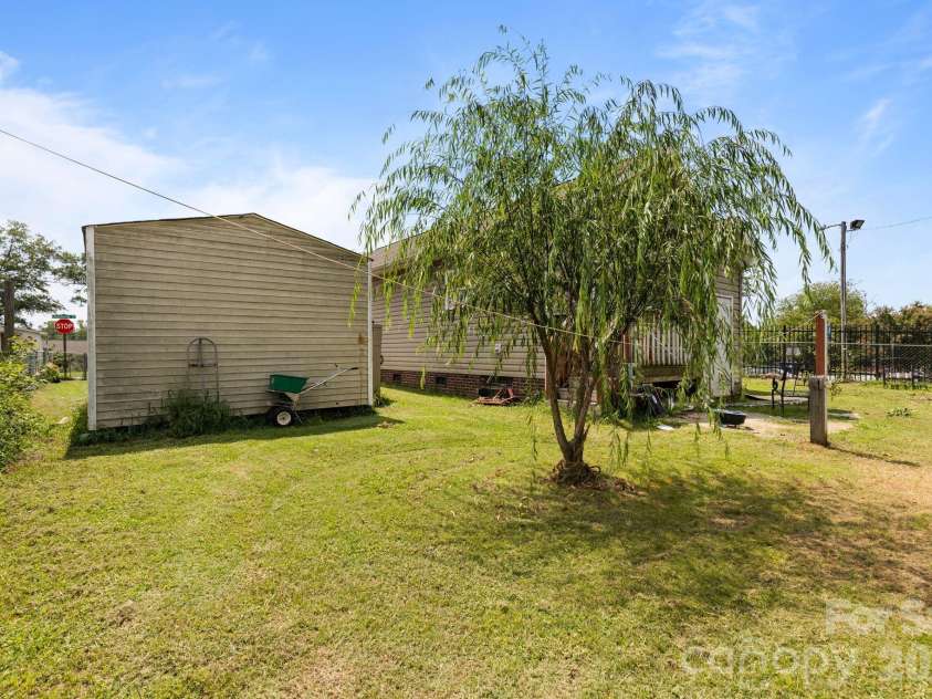 206 Oakland Avenue, Greer, SC 29650.  MLS# CAR4418978, YatesRealty ID 47684. Back yard