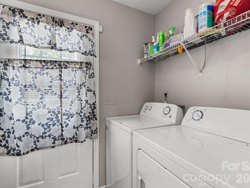 206 Oakland Avenue, Greer, SC 29650.  MLS# CAR4418978, YatesRealty ID 47684. Laundry