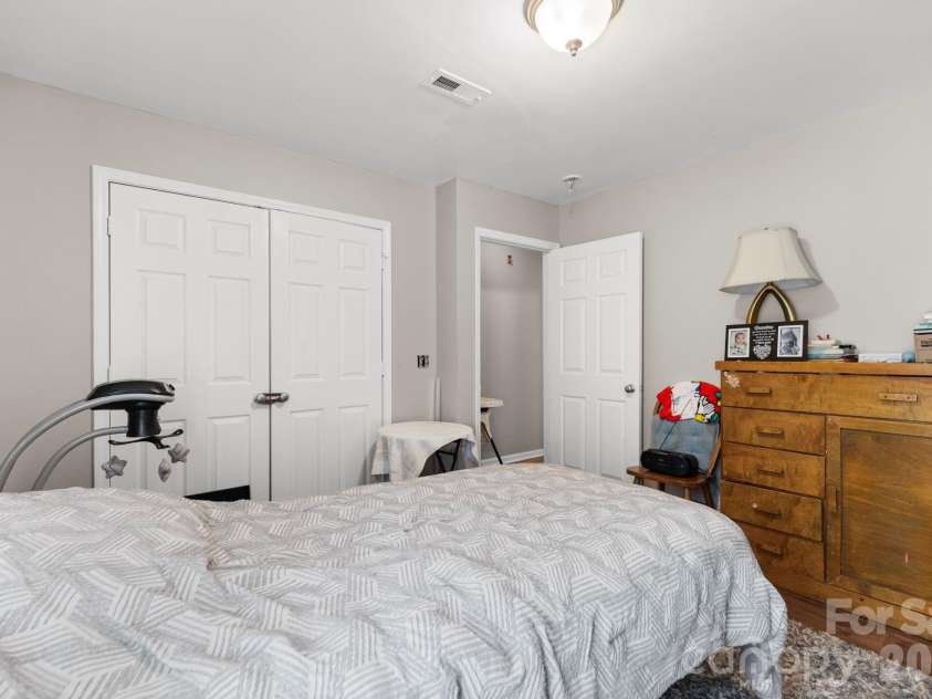 206 Oakland Avenue, Greer, SC 29650.  MLS# CAR4418978, YatesRealty ID 47684. Primary bedroom