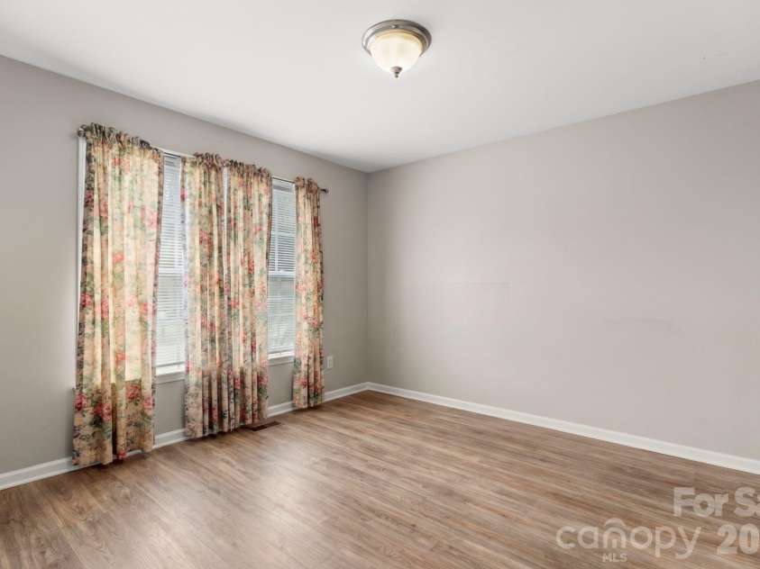 206 Oakland Avenue, Greer, SC 29650.  MLS# CAR4418978, YatesRealty ID 47684. Third bedroom