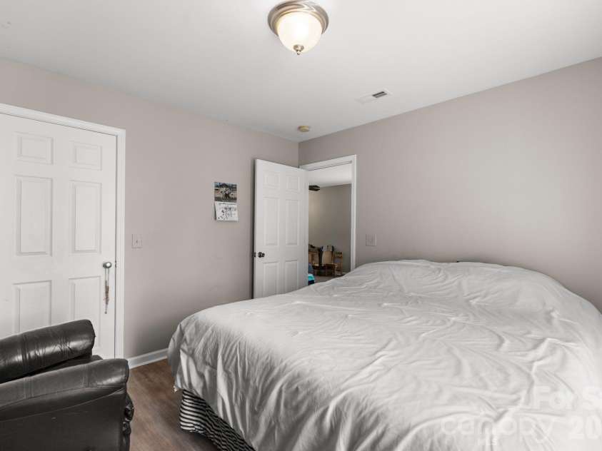 206 Oakland Avenue, Greer, SC 29650.  MLS# CAR4418978, YatesRealty ID 47684. Third bedroom