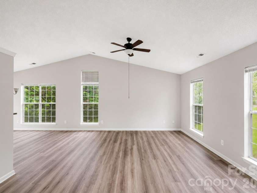 1828 Sugar Hollow Drive, Charlotte, NC 28214.  MLS# CAR4407302, YatesRealty ID 47687. 
