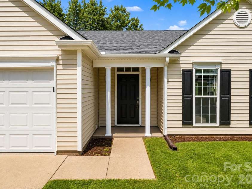 1828 Sugar Hollow Drive, Charlotte, NC 28214.  MLS# CAR4407302, YatesRealty ID 47687. 