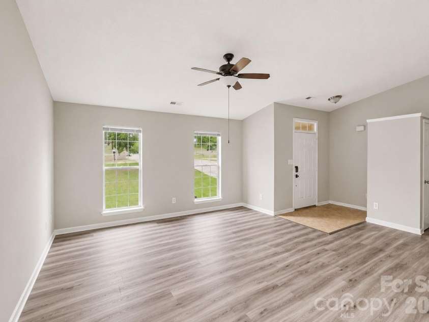 1828 Sugar Hollow Drive, Charlotte, NC 28214.  MLS# CAR4407302, YatesRealty ID 47687. 