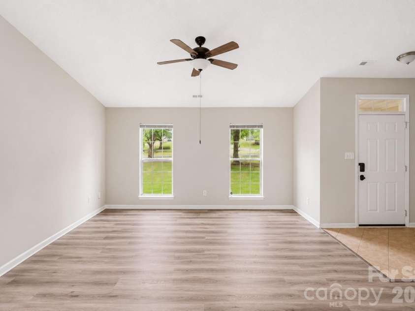 1828 Sugar Hollow Drive, Charlotte, NC 28214.  MLS# CAR4407302, YatesRealty ID 47687. 