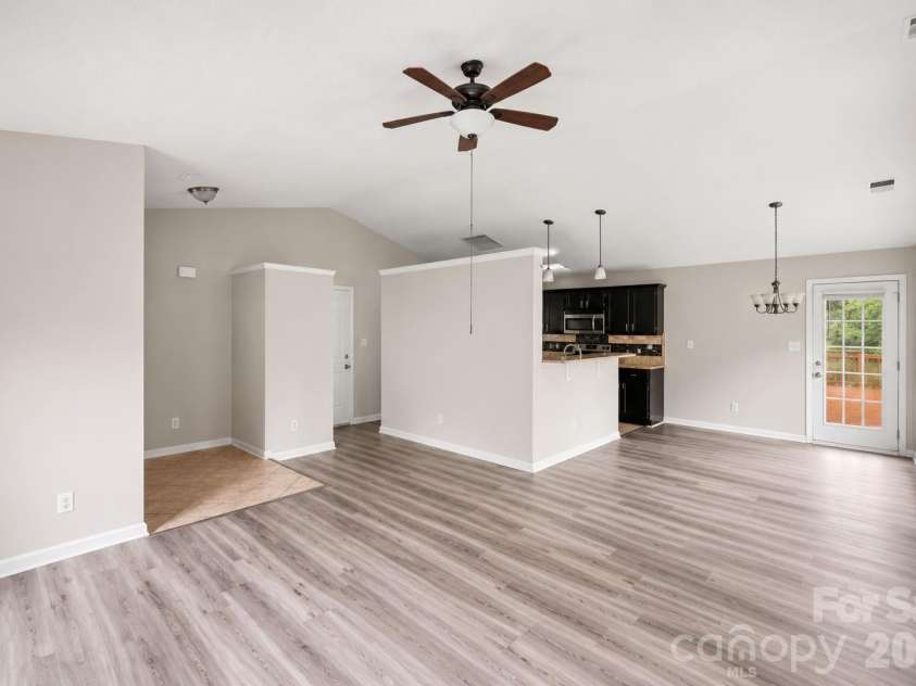 1828 Sugar Hollow Drive, Charlotte, NC 28214.  MLS# CAR4407302, YatesRealty ID 47687. 