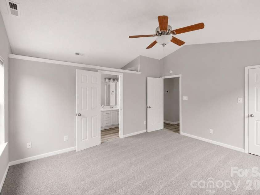 1828 Sugar Hollow Drive, Charlotte, NC 28214.  MLS# CAR4407302, YatesRealty ID 47687. 