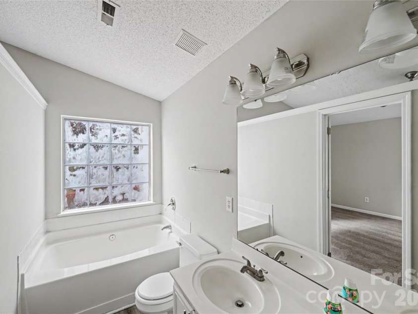1828 Sugar Hollow Drive, Charlotte, NC 28214.  MLS# CAR4407302, YatesRealty ID 47687. 