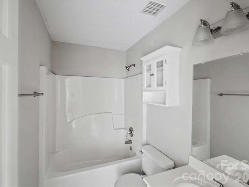 1828 Sugar Hollow Drive, Charlotte, NC 28214.  MLS# CAR4407302, YatesRealty ID 47687. 