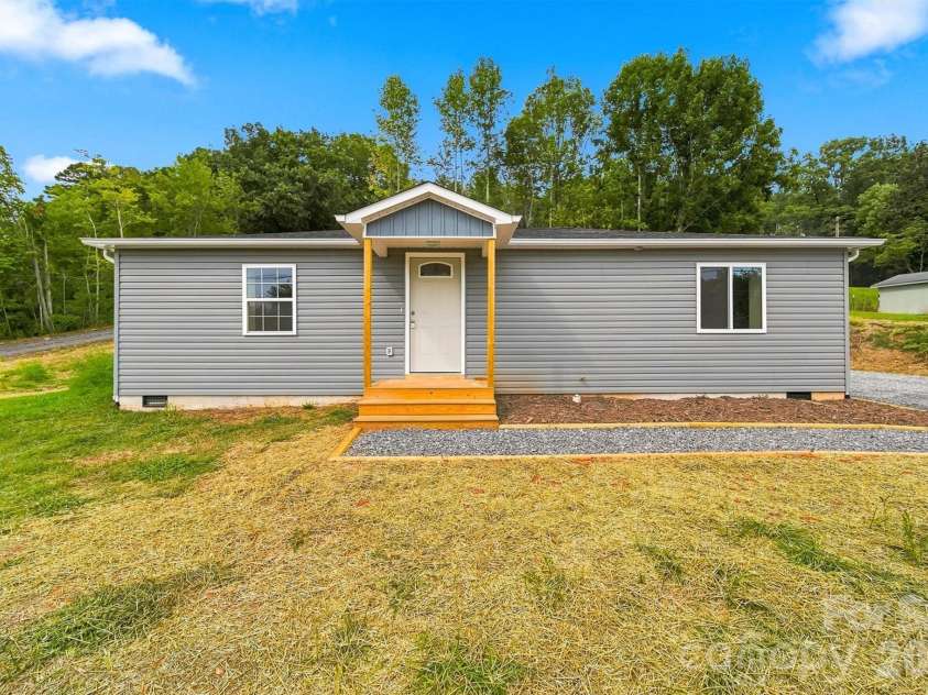 109 Countryside Drive, Lenoir, NC 28645.  MLS# CAR4419459, YatesRealty ID 47688. 