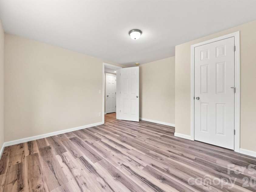 109 Countryside Drive, Lenoir, NC 28645.  MLS# CAR4419459, YatesRealty ID 47688. 