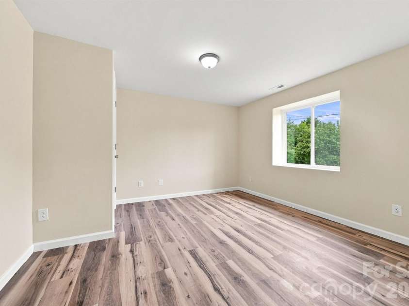 109 Countryside Drive, Lenoir, NC 28645.  MLS# CAR4419459, YatesRealty ID 47688. 