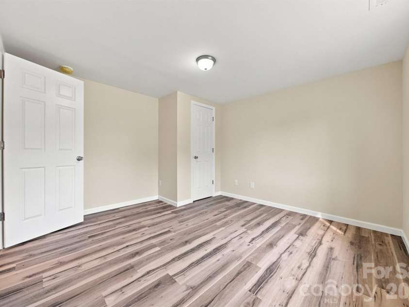 109 Countryside Drive, Lenoir, NC 28645.  MLS# CAR4419459, YatesRealty ID 47688. 