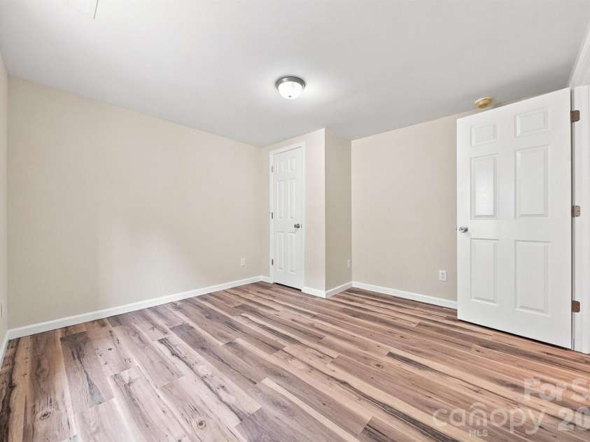 109 Countryside Drive, Lenoir, NC 28645.  MLS# CAR4419459, YatesRealty ID 47688. 