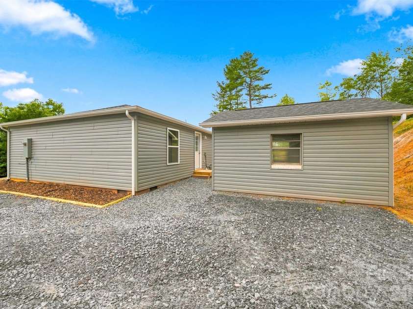 109 Countryside Drive, Lenoir, NC 28645.  MLS# CAR4419459, YatesRealty ID 47688. 