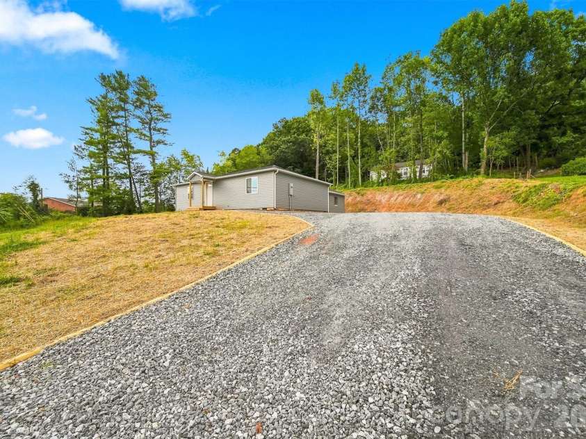 109 Countryside Drive, Lenoir, NC 28645.  MLS# CAR4419459, YatesRealty ID 47688. 