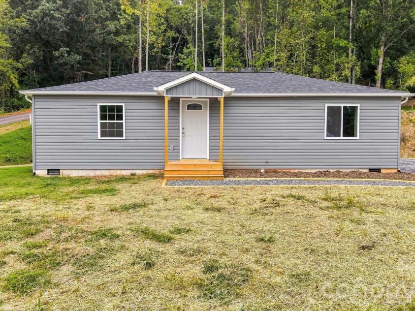 109 Countryside Drive, Lenoir, NC 28645.  MLS# CAR4419459, YatesRealty ID 47688. 