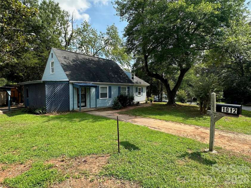 1012 Louise Road, Winston Salem, NC 27107.  MLS# CAR4419508, YatesRealty ID 47691. Exterior front