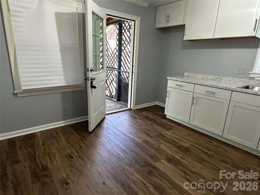 1012 Louise Road, Winston Salem, NC 27107.  MLS# CAR4419508, YatesRealty ID 47691. Kitchen