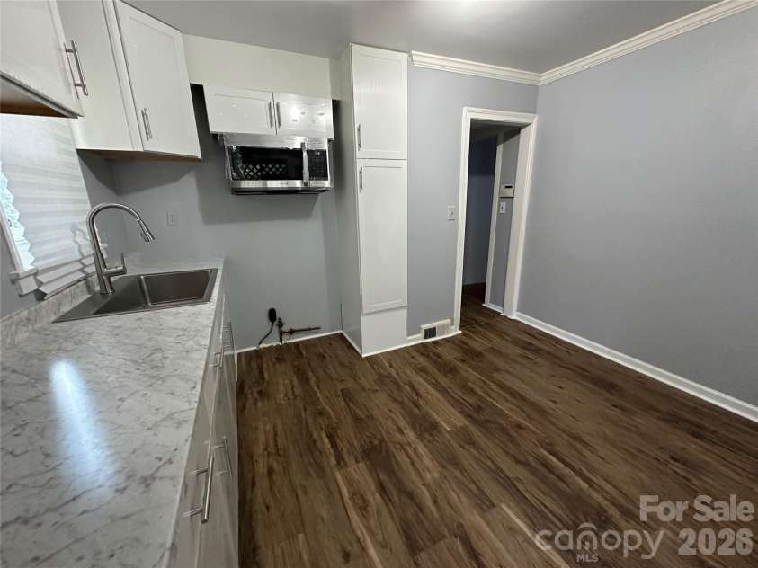 1012 Louise Road, Winston Salem, NC 27107.  MLS# CAR4419508, YatesRealty ID 47691. Kitchen