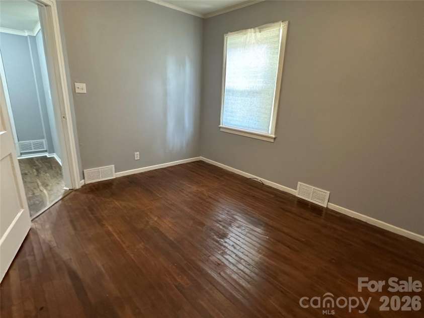1012 Louise Road, Winston Salem, NC 27107.  MLS# CAR4419508, YatesRealty ID 47691. Main level bedroom