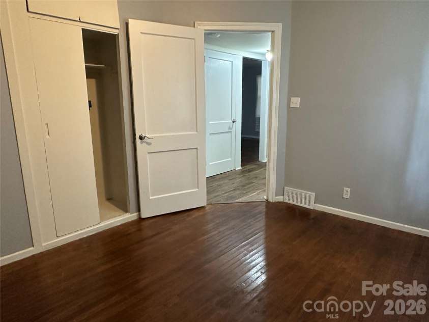 1012 Louise Road, Winston Salem, NC 27107.  MLS# CAR4419508, YatesRealty ID 47691. Main level bedroom