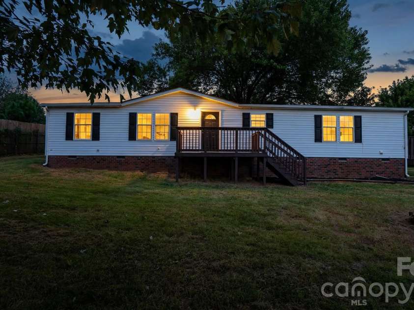 492 Bethlehem Road, Statesville, NC 28677.  MLS# CAR4419534, YatesRealty ID 47693. 