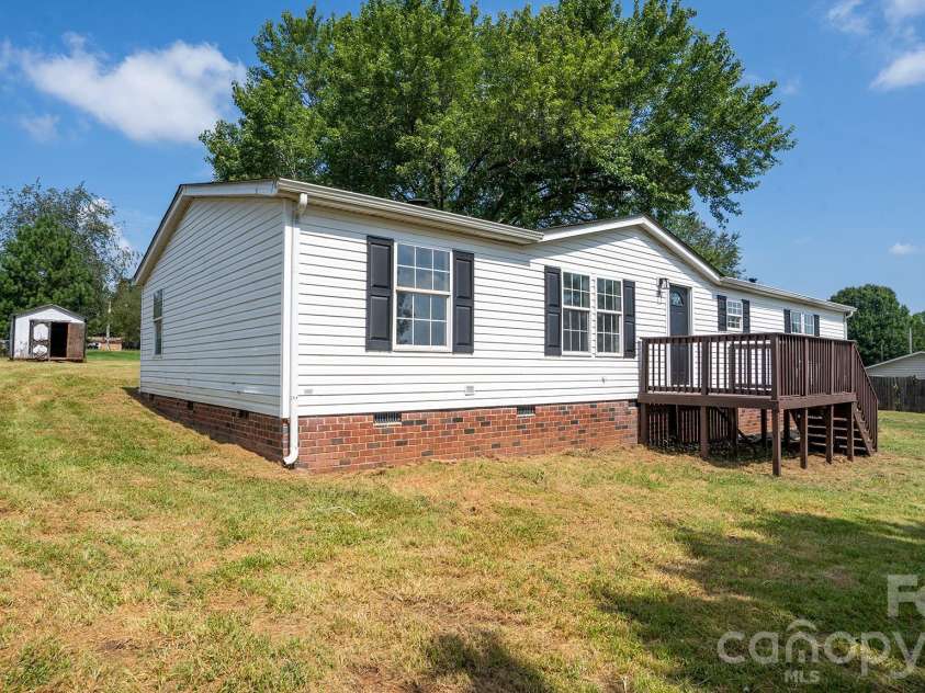492 Bethlehem Road, Statesville, NC 28677.  MLS# CAR4419534, YatesRealty ID 47693. 