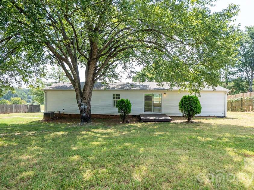 492 Bethlehem Road, Statesville, NC 28677.  MLS# CAR4419534, YatesRealty ID 47693. 