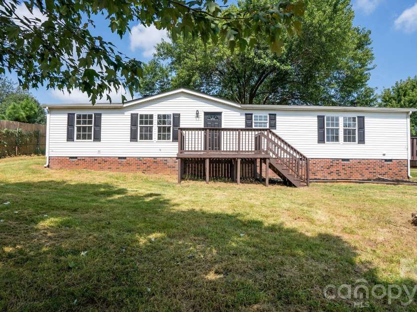 492 Bethlehem Road, Statesville, NC 28677.  MLS# CAR4419534, YatesRealty ID 47693. 