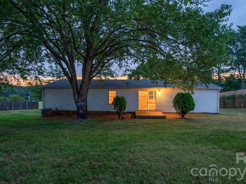 492 Bethlehem Road, Statesville, NC 28677.  MLS# CAR4419534, YatesRealty ID 47693. 
